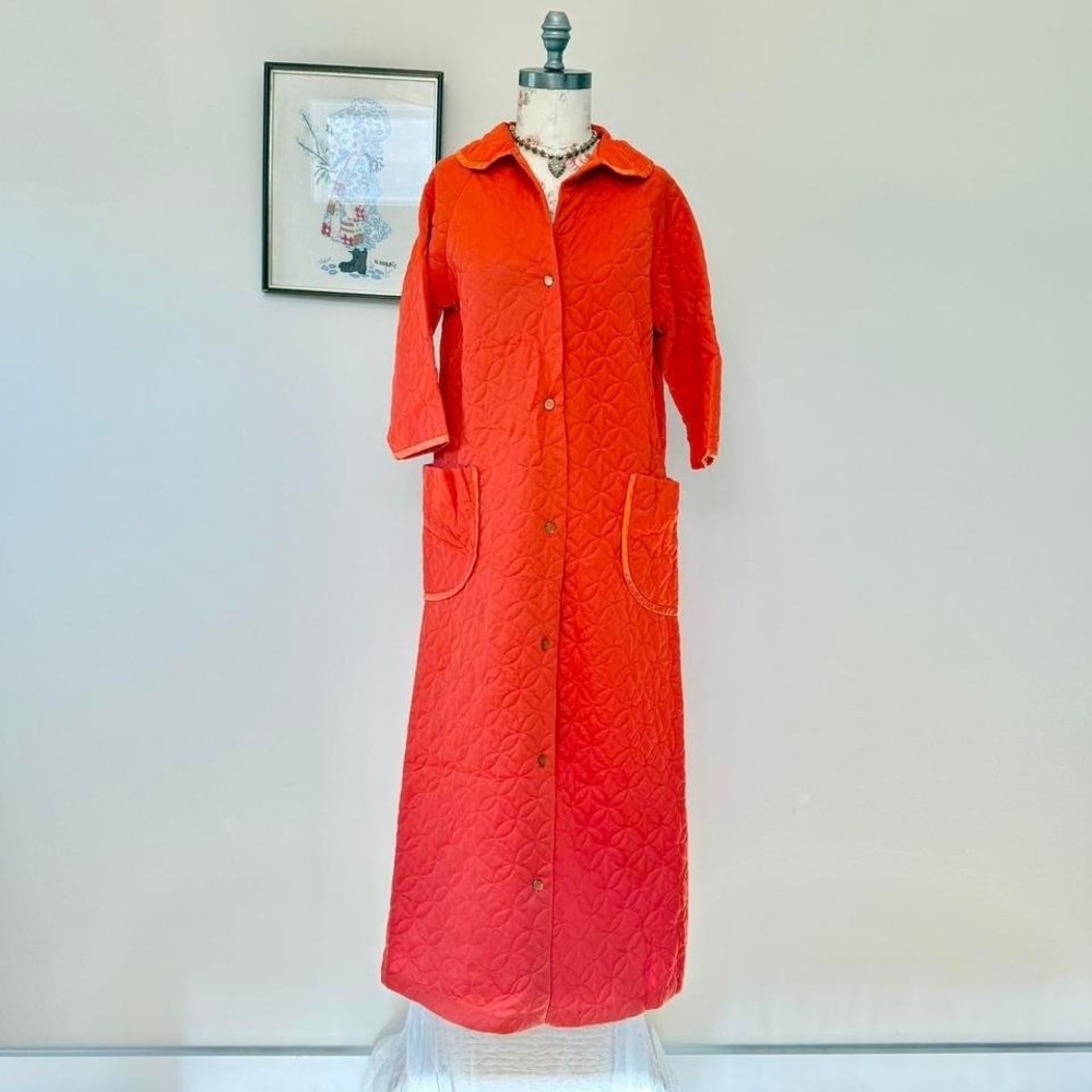 60s‎ orange quilted house coat size 12